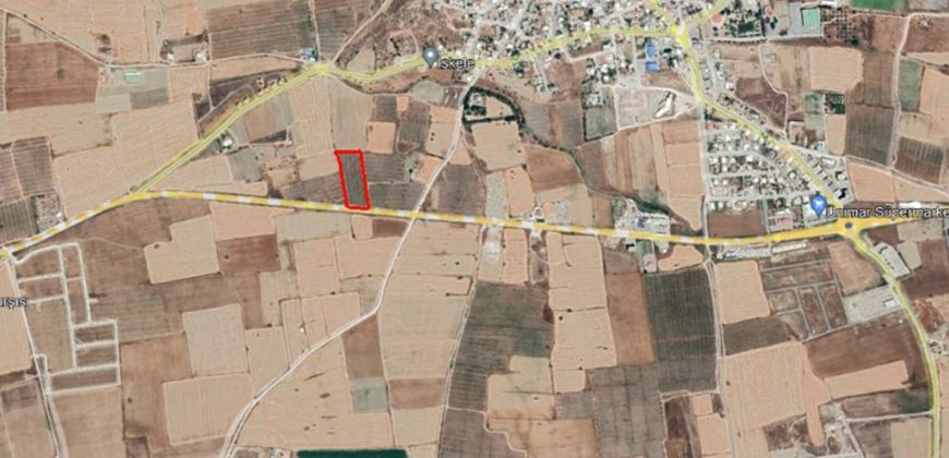 ISKELE- LEFKOŞA ANAYOLU ÜZERİNDE 8.895 METRE KARE SATILIK ARAZI £70.000 DÖNÜMÜ